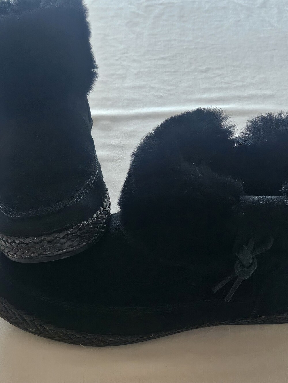 UGG Elowen Black Suade Faux Fur Lined Moccasin Styled Women’s Boots Size 8.5